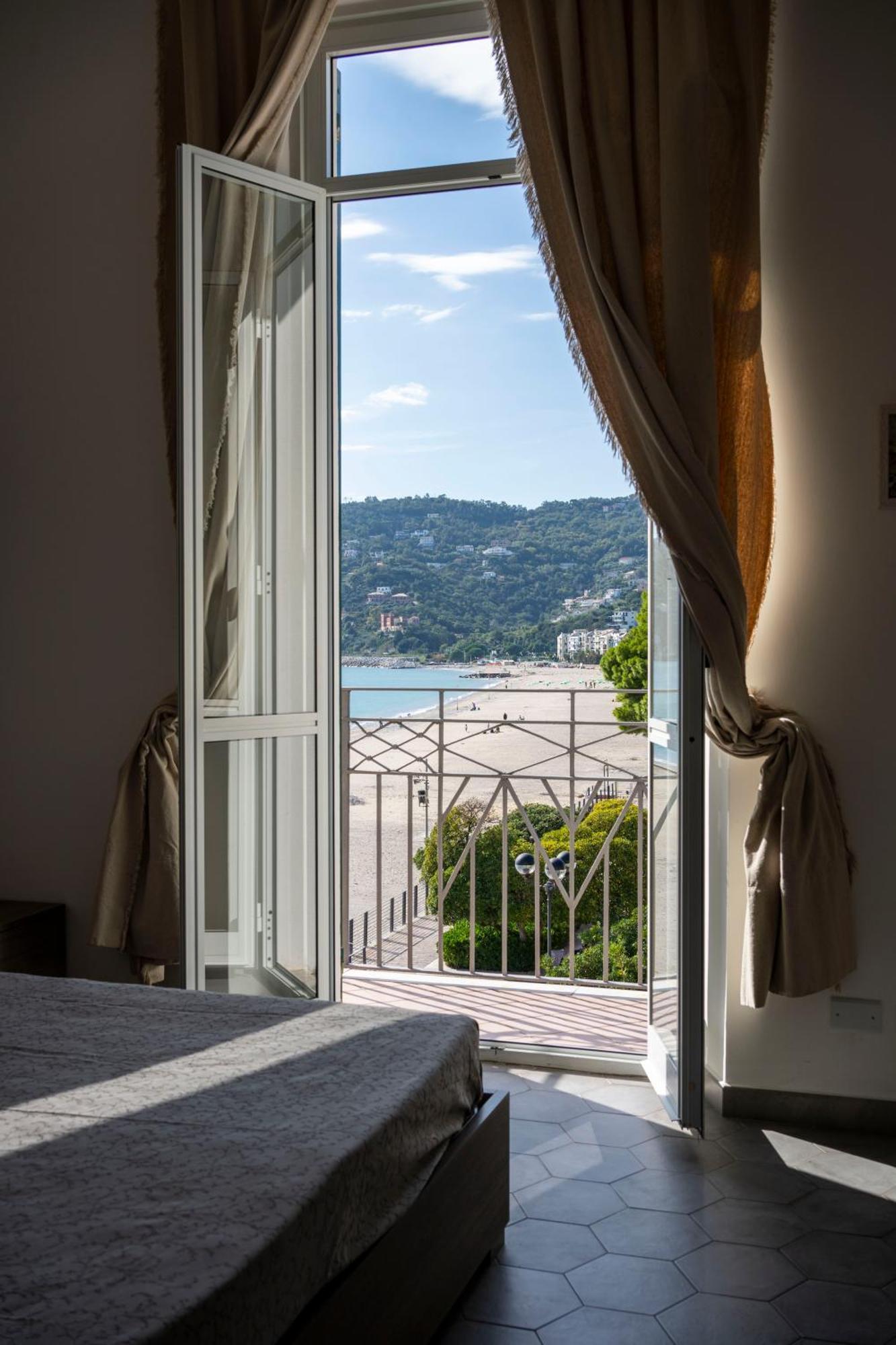 Hotel Miramare Spotorno Exterior foto